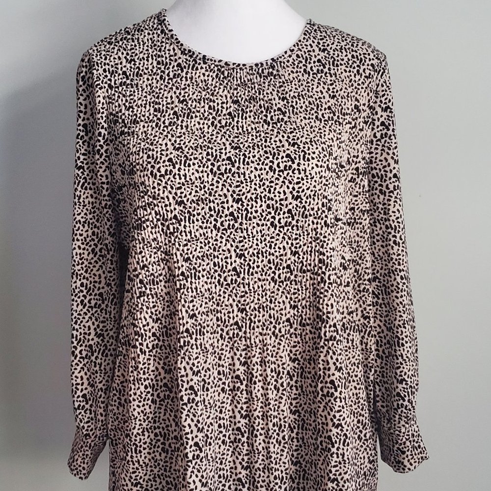 ADRIANNA PAPELL Animal Print Babydoll Blouse Micro Pleats 3/4 Sleeves MEDIUM